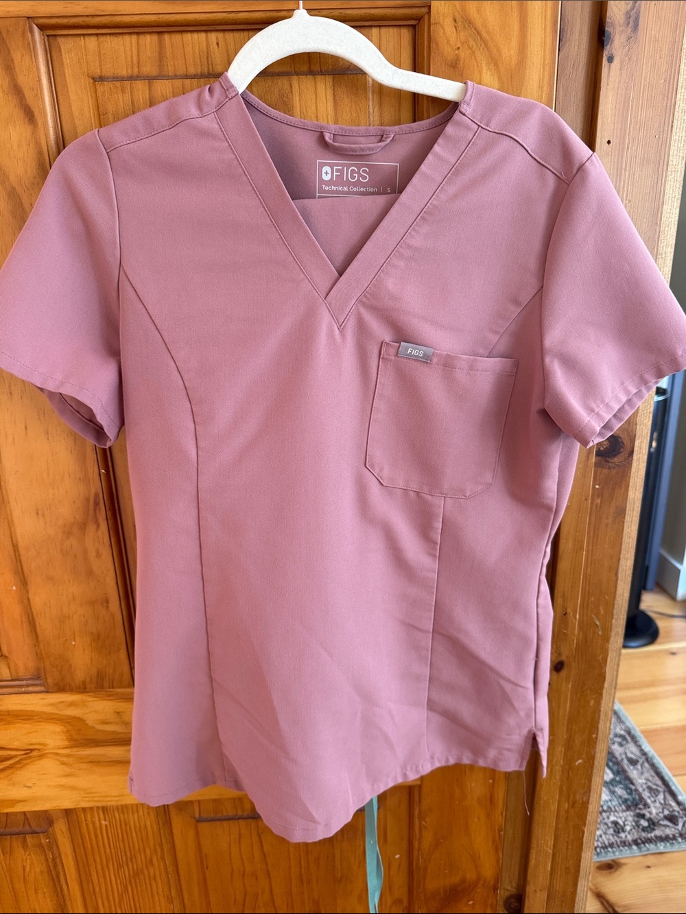 FIGS Women's Dusty Mauve Scrub Set